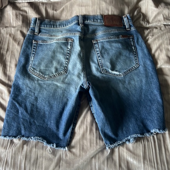 Joes jeans jean shorts 9” Sz 32 - Picture 2 of 3